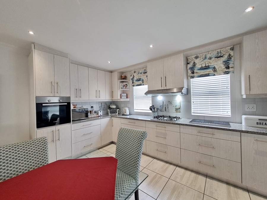 3 Bedroom Property for Sale in Yzerfontein Western Cape